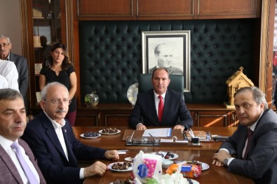 Kılıçdaroğlu, Ardanuç Belediyesini Ziyaret Etti