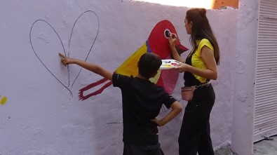 Nazlı Öğretmen Ve Arkadaşları Bağlar'ın Sokaklarını Renklendirdi