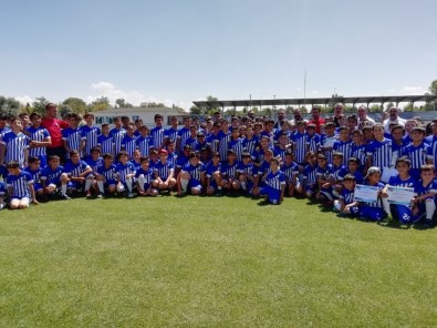 Sincan Belediye Başkanı Ercan, Sporculara Sertifika Verdi