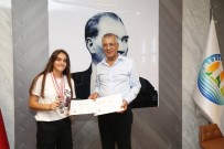 BİLEK GÜREŞİ - Bilek Güreşi Şampiyonları, Başkan Tarhan'ı Ziyaret Etti