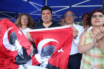 Buca Zaferin 97. Yaşında Kırmızı-Beyaz