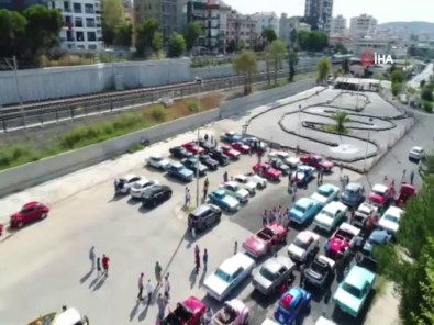 Dolmabahçe'ye Klasik Araçlarla Zafer Konvoyu