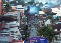 BAĞIMSIZLIK GÜNÜ - Endonezya'da Göstericiler Binaları Ateşe Verdi