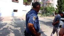 EVDE TEK BAŞINA - Evde Tek Başına Bırakılan Çocuk Polisi Harekete Geçirdi