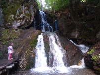 ŞELALE - Karapınar Şelalesi Keşfedilmeyi Bekliyor