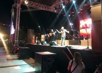 30 AĞUSTOS ZAFER BAYRAMı - Kartallılar Zafer Bayramını Teoman'la Kutladı