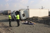 Sivas'ta Tır Devrildi Açıklaması2 Yaralı