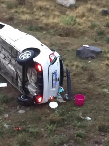 Ardahan'da Otomobil Şarampole Yuvarlandı Açıklaması 2 Yaralı