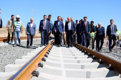 Bakan Turhan Açıklaması 'Ankara-Sivas Yüksek Hızlı Tren Hattında Test Sürüşleri Yıl Sonu Başlayacak'