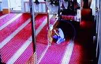 KAĞIT PARA - Camilerdeki Bağış Kutularına Dadanan Hırsız Kameraya Yakalandı