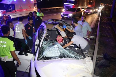 Kocaeli TEM'de Makas Atan Otomobil Tıra Arkadan Çarptı Açıklaması 2 Ağır Yaralı