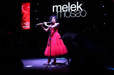 Melek Mosso Denizli'yi Salladı