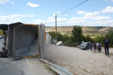 Tekirdağ'da Hafriyat Kamyonu Devrildi Açıklaması 1 Yaralı