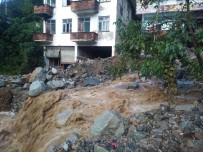 Trabzon'da Şiddetli Yağış Hasara Yol Açtı Haberi
