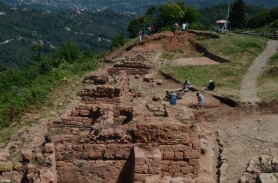 'Ana Tanrıça Kibele Heykeli'nin Bulunduğu Kalede Kazı Çalışmaları Yeniden Başladı
