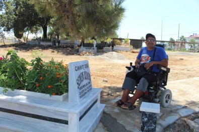 Annesinin Kabrini Ziyaret Edemeyen Engelliye Mezarlık Düzenlemesi