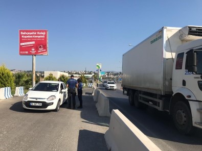 Çeşitli Suçlardan Aranan 8 Zanlı Kuşadası'nda Yakalandı