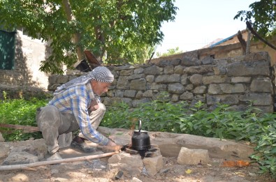 Harabe Değirmende 40 Yıldır Tahıl Öğüterek Geçimini Sağlıyor