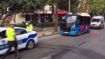 Kadıköy'de Trafik Kazası Açıklaması 2 Yaralı