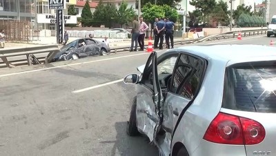 Kocaeli'de İki Otomobil Çarpıştı Açıklaması 3 Yaralı