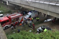 BAHÇEKÖY - Otomobil TEM Otoyolunda Viyadükten Uçtu Açıklaması 3 Yaralı