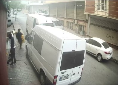 Sultangazi'de Hırsızlar Elbiseleri Kucaklayarak Böyle Çaldı