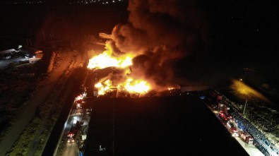 Alevler Kilometrelerce Öteden Görüldü