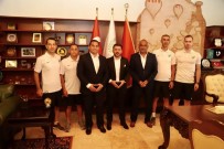 KUZEY KIBRIS - Belediye Başkanı Rasim Arı, Kıbrıslı Hakemleri Konuk Etti