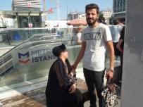 KADIN HIRSIZ - (Özel) Taksim Meydanında Turistlerden Para Çalan Suriyeli Kadın Yakalandı