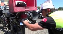 RUHSATSIZ SİLAH - Paket Servisi Yapan Motosikletler Denetlendi