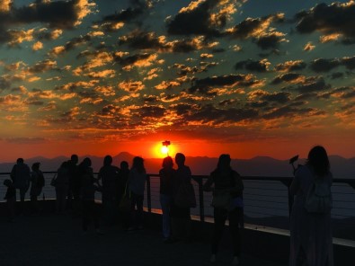 Tahtalı Dağı Zirvesi'nde Turistlerin Gün Batımı Keyfi
