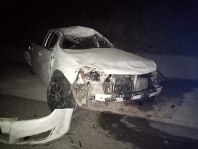 Taklalar Atan Otomobil Hurdaya Döndü