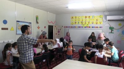 Türkmen Yetimlere 'Gönüllü Eğitim'