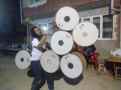 Uşaklı Davulcunun Hisarcık Şovu