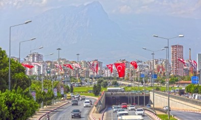 Antalya Ve İlçelerinde  Bayrak Kampanyası Yeniden Başlıyor.