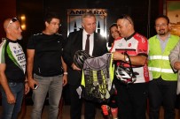 GAZI ÜNIVERSITESI - Bisiklet Sporcularından Başkan Yavaş'a Ziyaret