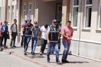 İNSAN TİCARETİ - Çanakkale'de 32 Kaçak Göçmen Yakalandı