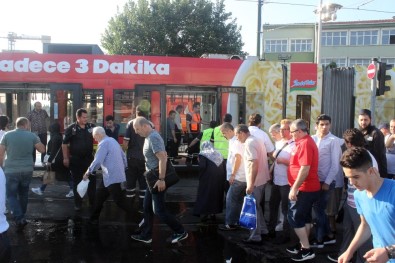 Cevizlibağ'da Su Tankeri Tramvaya Çarptı Seferler Durdu