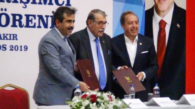 Eski İçişleri Bakanı Abdülkadir Aksu, Diyarbakır'da Mikro Kredi Ödül Törenine Katıldı