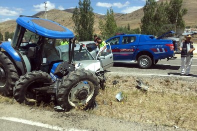 Gümüşhane'de İki Ayrı Trafik Kazasında 5 Kişi Yaralandı
