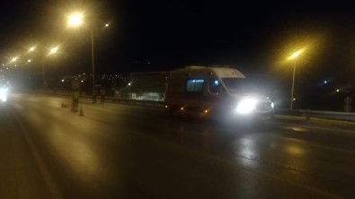 İzmir'de Otomobil Yayaya Çarptı Açıklaması 1 Ağır Yaralı