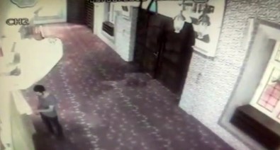 Kağıthane'de Camiyi Kundaklayan Şahıs Yakalandı