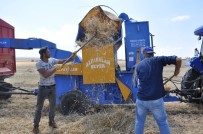 İSMAIL ÇELIK - Kars'ta Köylüler, Güneş Altında Patos Vuruyor