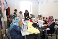 ŞEHITKAMIL BELEDIYESI - Kendi Bayramlıklarını Kendileri Dikiyorlar