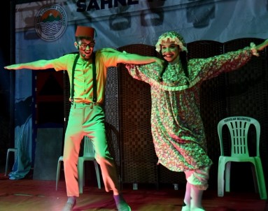 Oyunculuk Hayallerine Toroslar Belediyesi Şehir Tiyatrosu'nda Kavuştular