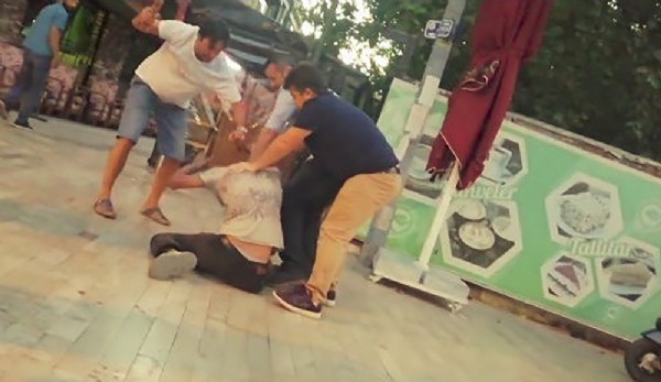 Çiçekçiye meydan dayağı kamerada!