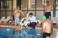 YÜZME - Aliağa'da Engelliler İçin Havuz Lifti