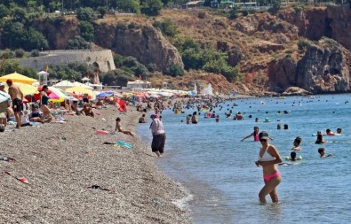 Antalya'da Nem Düştü, Sıcaklık 40 Dereceye Dayandı