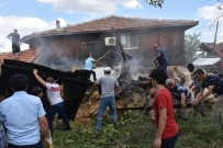 ODABAŞı - Boyabat'ta Samanlık Yangını Korkuttu