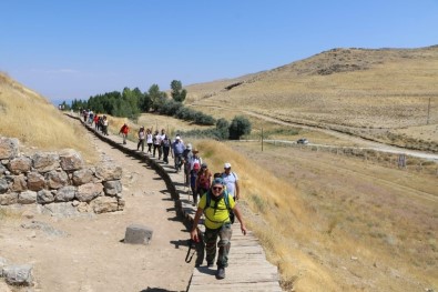 Doğaseverler Van Gölü İçin Dağ Dağ Tırmanıyor